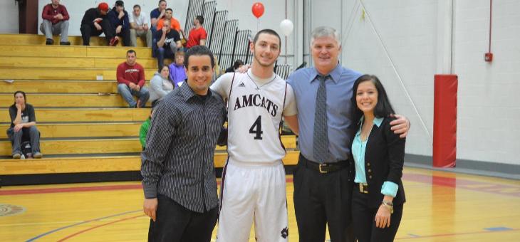 Men’s Basketball Edged by Lasers on Senior Day, 77-74