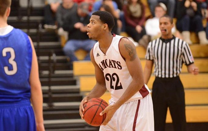 Men's Basketball Edged by Nor'Easters, 63-60