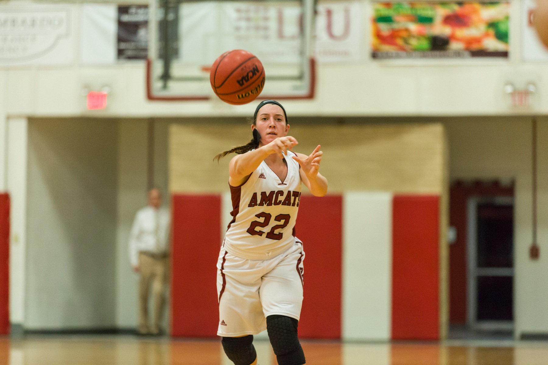 Women's Basketball Cruises Past Lynx for First Win