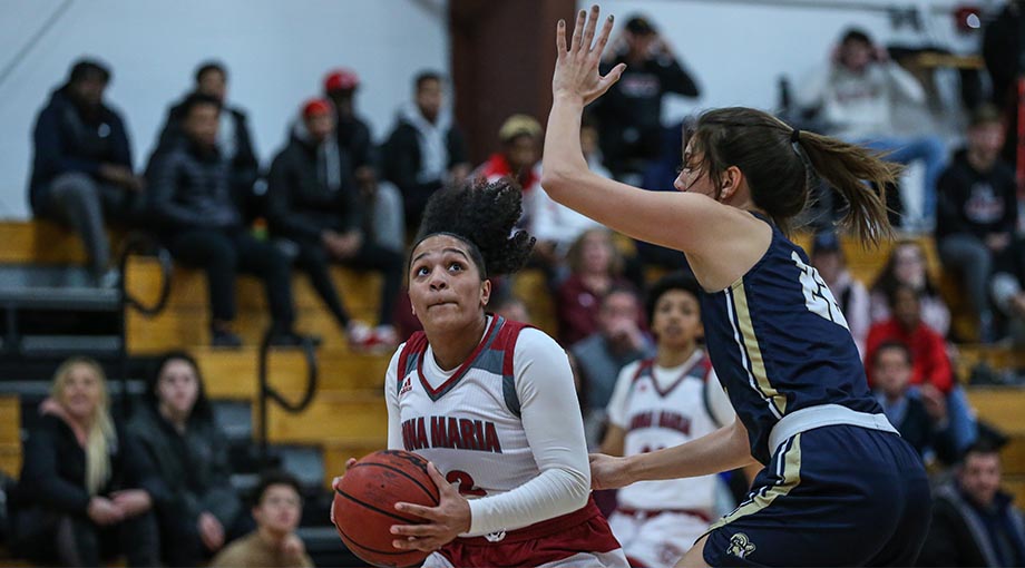 Women's Basketball Edged By Monks In Defensive Battle, 58-48