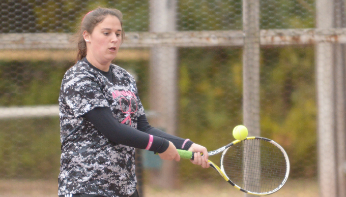 Tennis Falls to Curry, 6-3