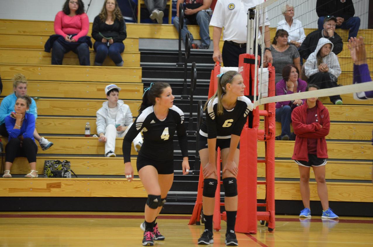 Volleyball Spiits a Pair of Five-Game Thrillers, Parker Sets Assists Record