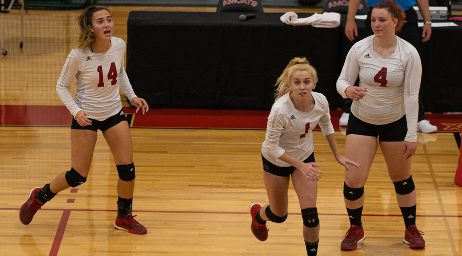 Volleyball Drops Three Sets to Bluejays