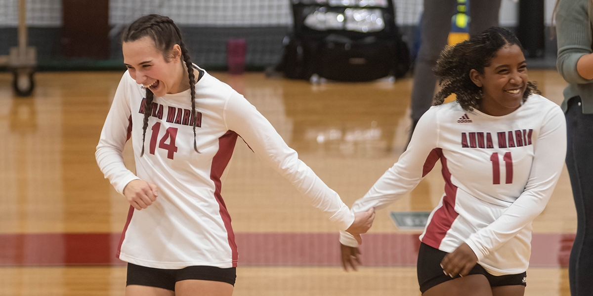 Women’s Volleyball Fall to Monks and Falcons