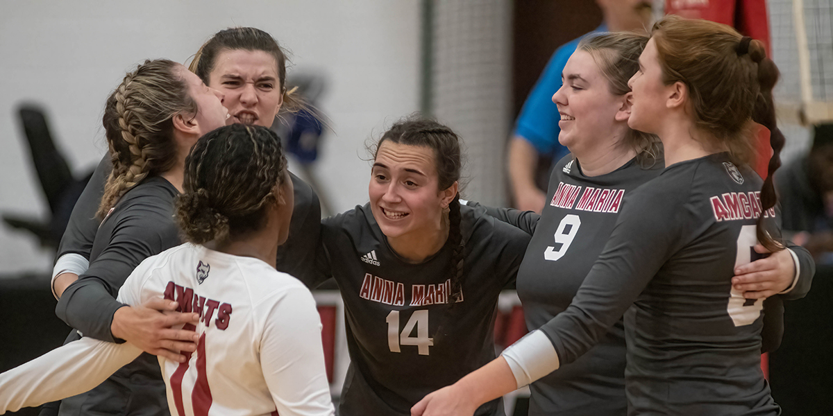 Women’s Volleyball Nipped By the Bulldogs