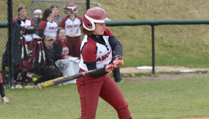 Haggerty Walk-Off Leads Softball to Split with Simmons