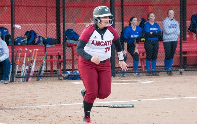 Softball Falls in GNAC Doubleheader With Falcons