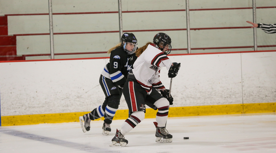 Women's Hockey Drops First Game Back to St. Mike's
