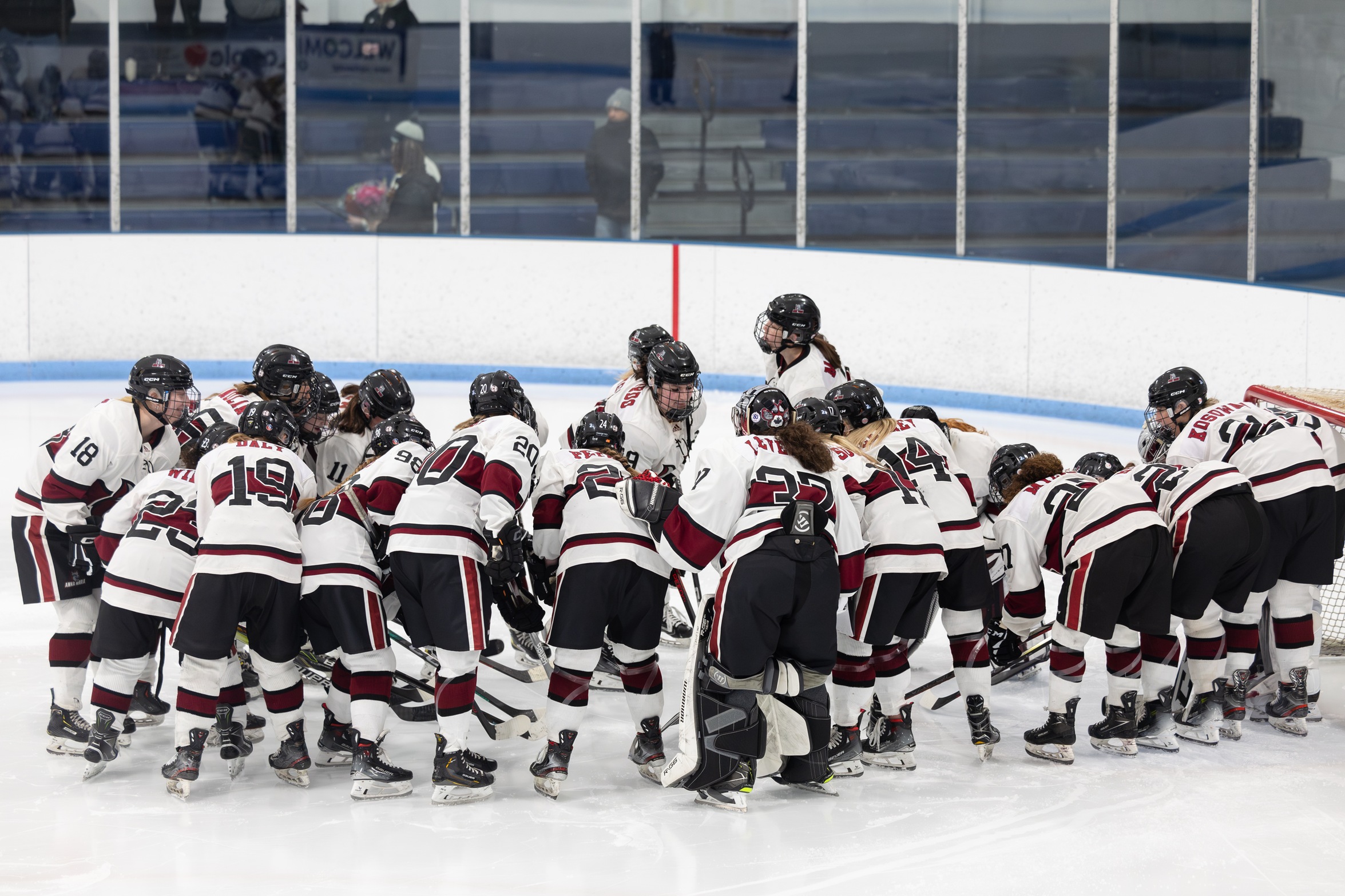 WOMENS HOCKEY FALLS TO PANTHERS IN SEMIFINALS