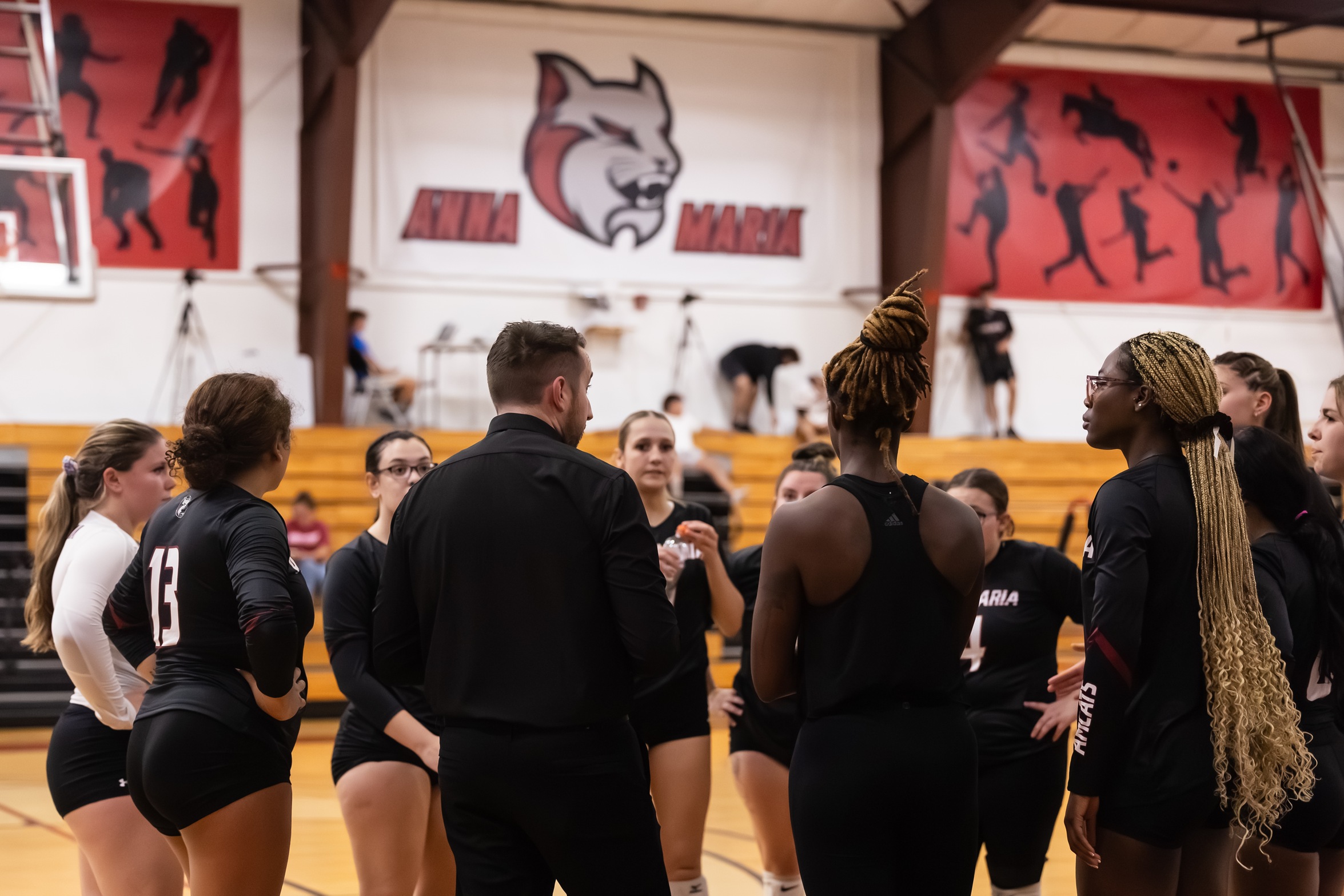 VOLLEYBALL DROPS LAST TWO GAMES OF THE SEASON 3-1 AND 3-0